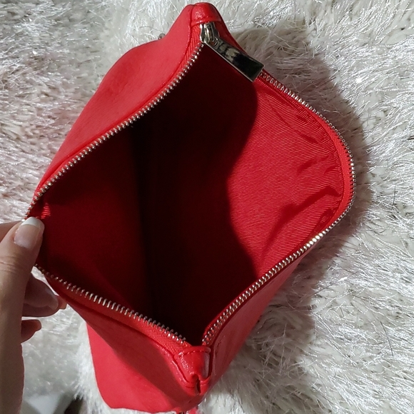 Express Cluth - Picture 2 of 4